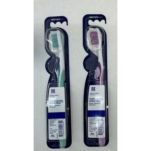 Lot of 2 ORAL B Vivid Whitening Toothbrush‎ Medium Purple Green New Sealed - Picture 2 of 6